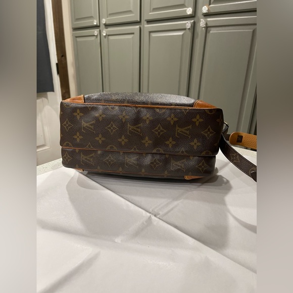 Louis Vuitton Monogram Nile Crossbody EUC + COA - Picture 10 of 16
